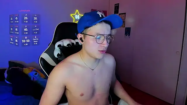 Snapshot of AustinSummerr chatting on January 22, 1:32 pm AustinSummerr online show from January 22, 1:32 pm