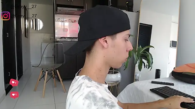 grey   27 online show from January 19, 9:34 pm