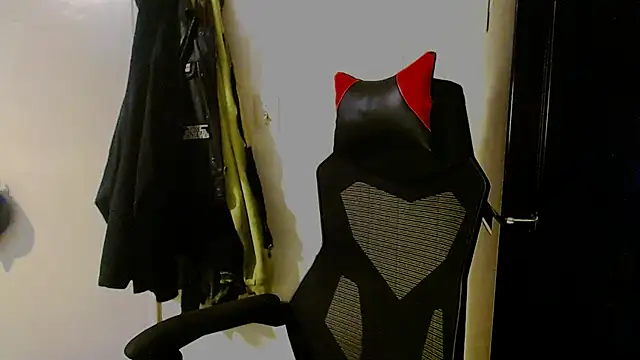 KrazyLegz online show from December 7, 4:58 pm