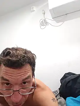 Iliketocooksquirt25 online show from October 6, 11:31 pm