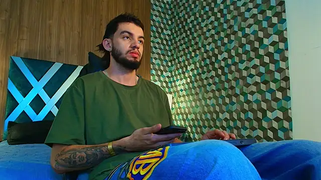 Michael magno online show from October 25, 8:32 pm