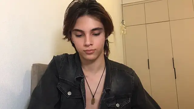 Snapshot of k0sta_ chatting on December 30, 5:34 pm k0sta online show from December 30, 5:34 pm