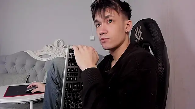 CalvinOwens online show from February 1, 3:52 am