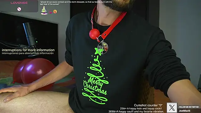 Snapshot of just_maxii chatting on December 5, 8:45 pm just maxii online show from December 5, 8:45 pm