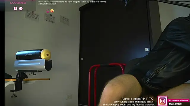 Snapshot of just_maxii chatting on March 2, 10:02 pm just maxii online show from March 2, 10:02 pm