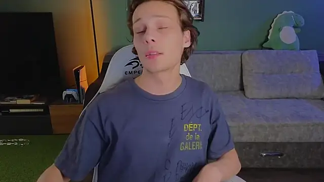 TeddyLiLboy online show from October 22, 6:00 pm