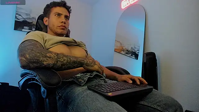 LucianSinclair online show from January 16, 12:23 am