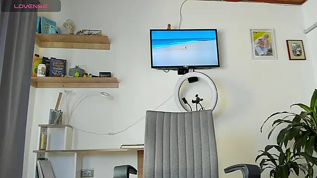 manucute 23  online show from November 16, 2:08 pm