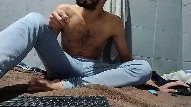 UncutToyBoy23cm online show from May 17, 7:16 am