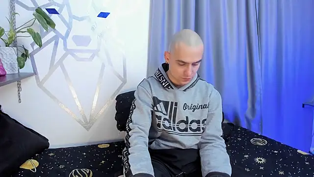 Aron-santoro online show from January 19, 4:44 am