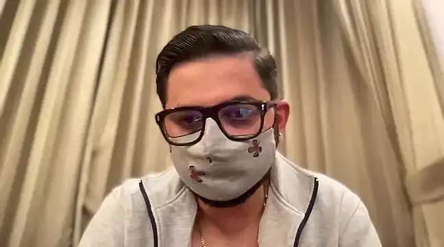 Snapshot of slavekinky001 chatting on December 27, 7:03 pm slavekinky001 online show from December 27, 7:03 pm