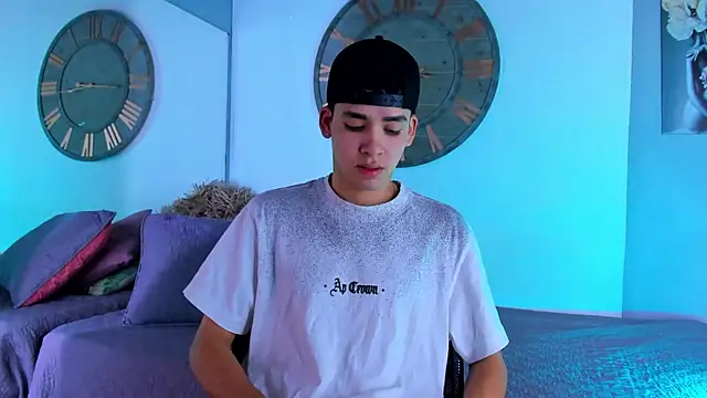 Mike 0233  online show from December 19, 4:02 am