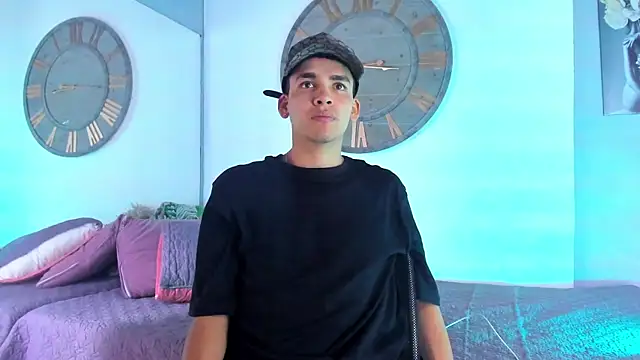 Mike 0233  online show from December 17, 3:39 am