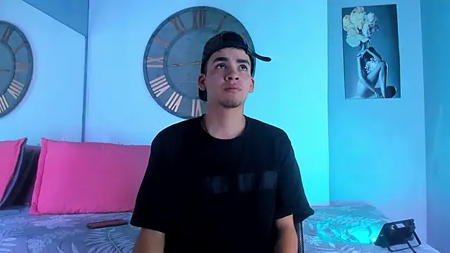 Mike 0233  online show from December 31, 4:06 am