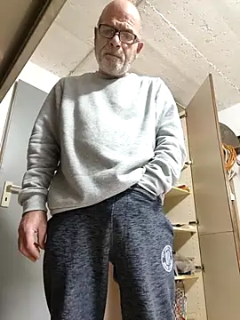 bottomhairy online show from February 23, 2:08 pm