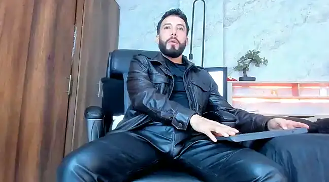 Snapshot of bruno_woods chatting on March 2, 4:03 pm bruno woods online show from March 2, 4:03 pm