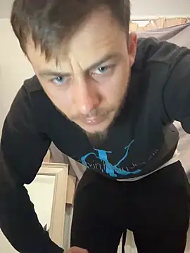 Snapshot of Julian128 chatting on March 6, 10:58 pm Julian128 online show from March 6, 10:58 pm