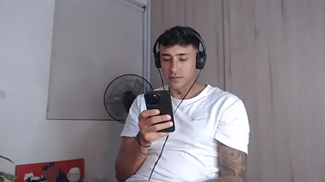 felipelopezz23 online show from November 27, 9:46 am