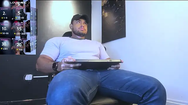 Big furry bear13 online show from April 4, 11:29 am