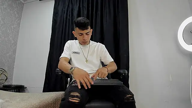 andrew rose  online show from March 21, 3:44 am