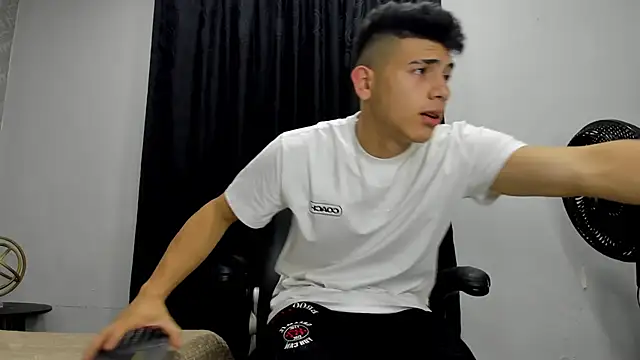 andrew rose  online show from January 25, 11:00 pm