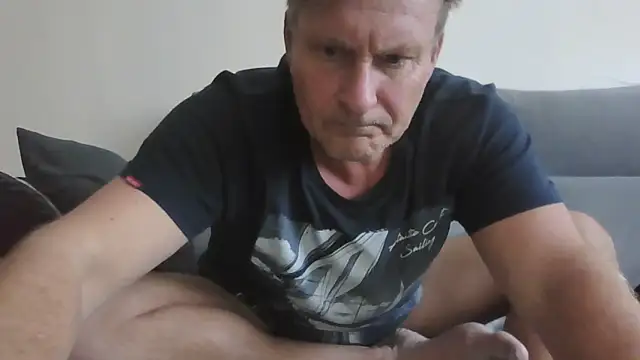 johnnym1 online show from November 5, 12:51 pm