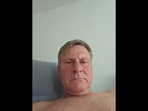 johnnym1 online show from April 16, 10:37 am