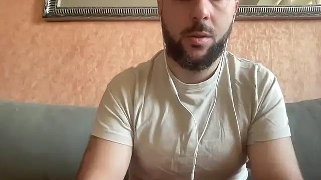 Snapshot of RedDante89 chatting on December 5, 8:33 am RedDante89 online show from December 5, 8:33 am