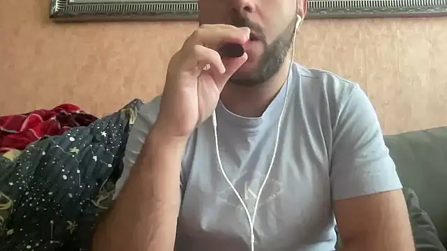 Snapshot of RedDante89 chatting on December 15, 8:30 am RedDante89 online show from December 15, 8:30 am