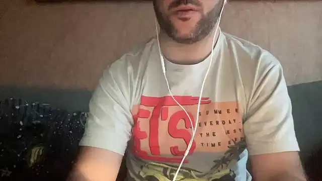 Snapshot of RedDante89 chatting on December 13, 7:48 am RedDante89 online show from December 13, 7:48 am