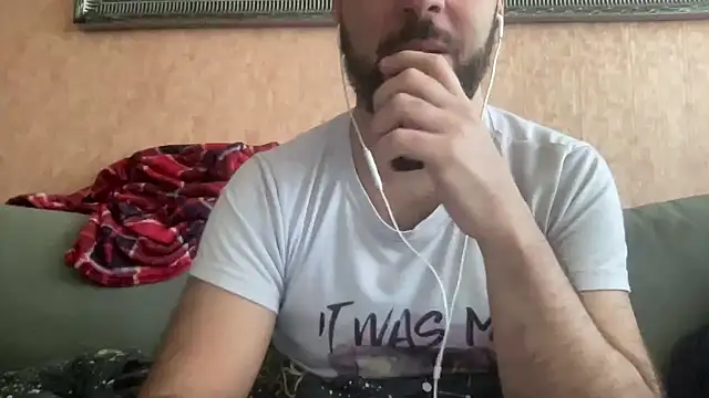 Snapshot of RedDante89 chatting on December 31, 9:10 am RedDante89 online show from December 31, 9:10 am