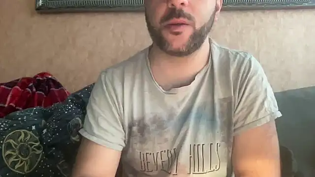 Snapshot of RedDante89 chatting on December 16, 8:09 am RedDante89 online show from December 16, 8:09 am