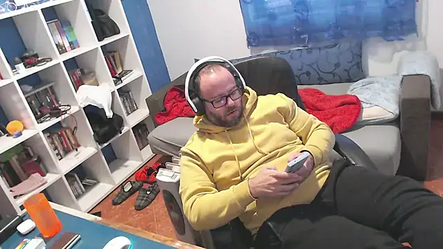 ravingr4d4 online show from November 26, 3:59 pm