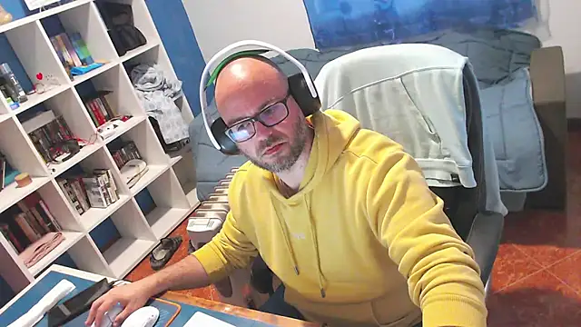 ravingr4d4 online show from April 14, 1:22 pm