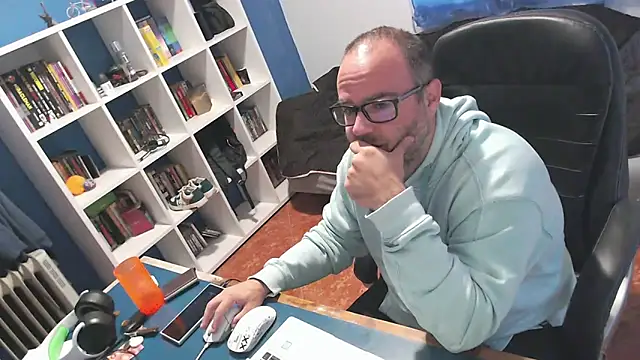 ravingr4d4 online show from November 12, 9:26 am