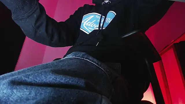 zacwatson  online show from November 23, 3:17 am