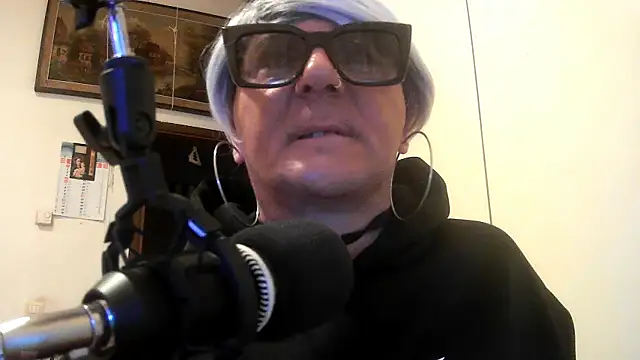 ladonatella online show from February 4, 9:10 pm