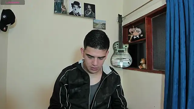 Snapshot of Ares_Johnson chatting on March 4, 12:33 pm Ares Johnson online show from March 4, 12:33 pm