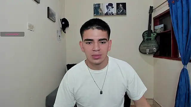 Snapshot of Ares_Johnson chatting on February 3, 3:59 pm Ares Johnson online show from February 3, 3:59 pm