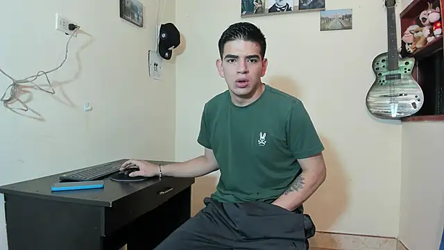 Snapshot of Ares_Johnson chatting on March 12, 11:31 am Ares Johnson online show from March 12, 11:31 am