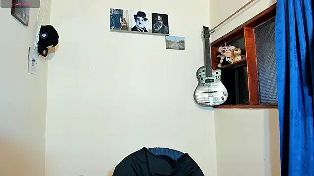Snapshot of Ares_Johnson chatting on March 6, 12:19 pm Ares Johnson online show from March 6, 12:19 pm
