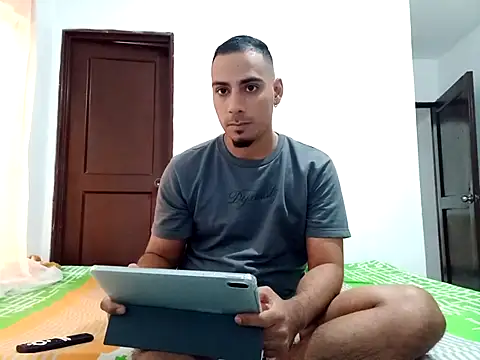 bonehur online show from October 6, 10:14 pm