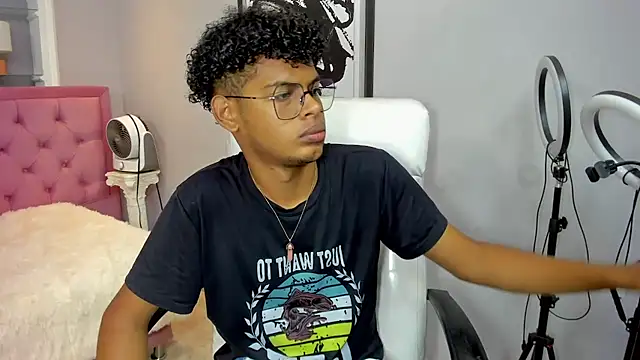 boylittle19cm online show from September 26, 12:47 pm