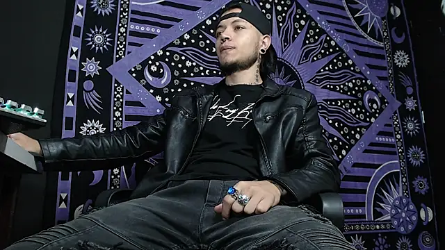 Dicaprioo  online show from February 6, 6:46 pm