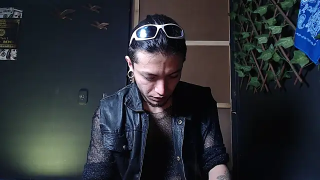 Dicaprioo  online show from November 5, 2:46 am