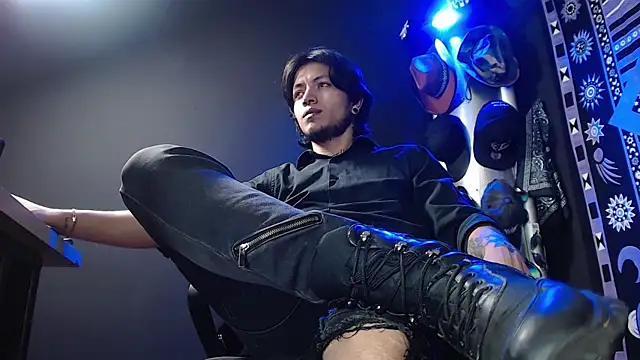 Dicaprioo  online show from March 3, 6:40 pm