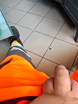 Szeltolo001 online show from October 31, 1:25 pm