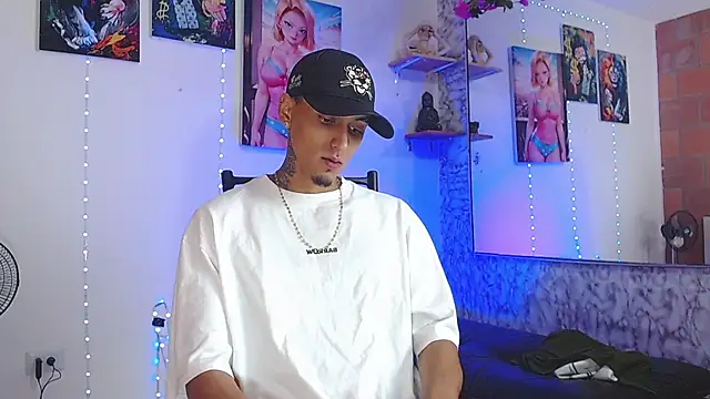 Snapshot of Liam_lee chatting on October 19, 2:31 pm Liam lee online show from October 19, 2:31 pm