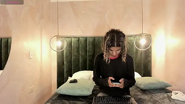 Snapshot of Maxim-Walker chatting on January 31, 2:58 am Maxim-Walker online show from January 31, 2:58 am
