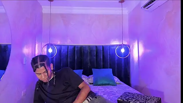 Maxim-Walker online show from November 4, 3:18 am